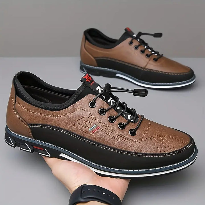 "Chaussures Oxford homme caramel, design moderne, bout rond, lacets. Élégantes et confortables pour occasions formelles."