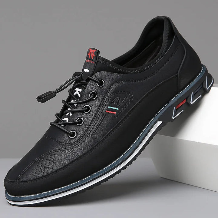 "Chaussures Oxford homme élégantes, cuir brun lisse, semelle épurée, idéales pour un style classique et confort optimal."