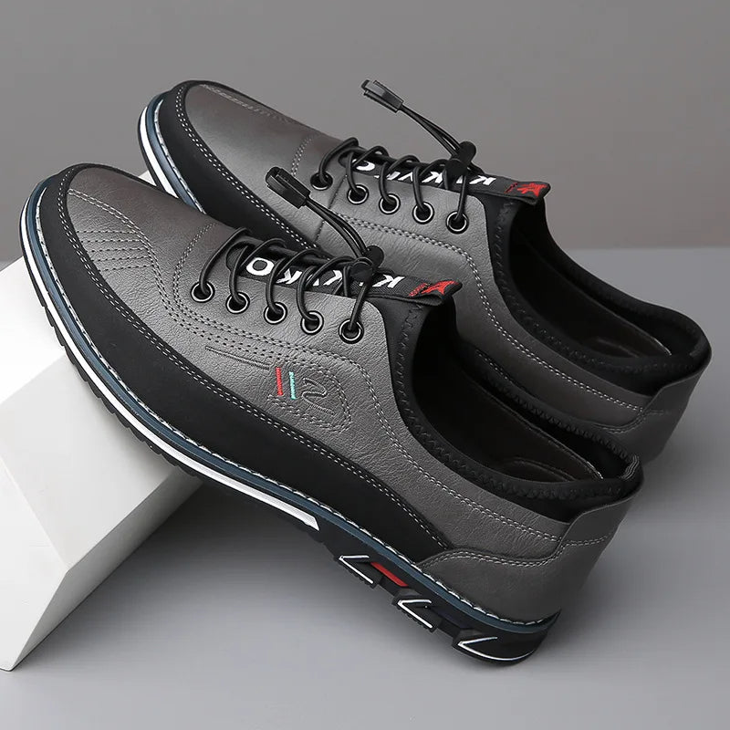 "Chaussures Oxford homme élégantes, cuir brun lisse, semelle épurée, idéales pour un style classique et confort optimal."