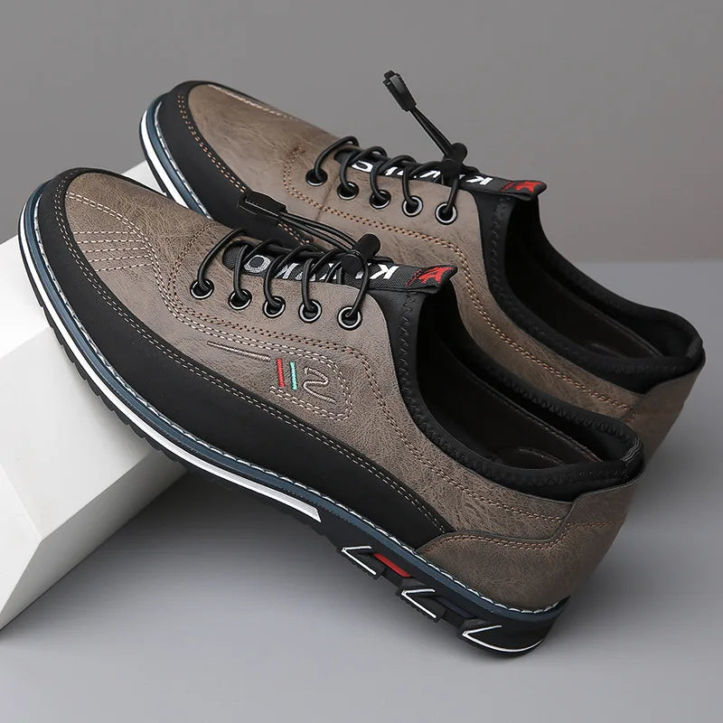 "Chaussures Oxford homme élégantes, cuir brun lisse, semelle épurée, idéales pour un style classique et confort optimal."
