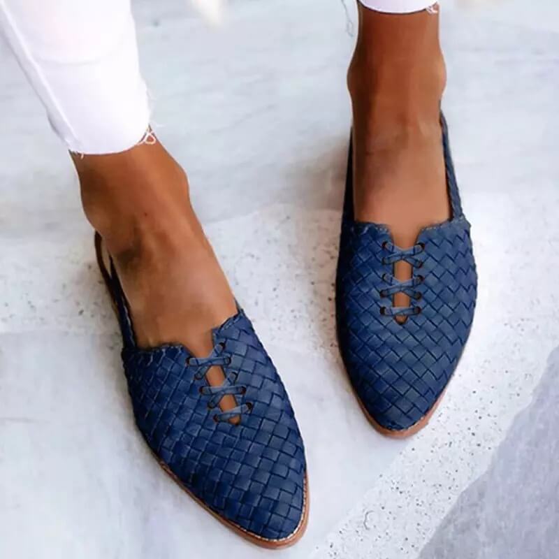 "Chaussures pour femme Lena élégantes noires, silhouette féminine et raffinée, alliant style intemporel et confort moderne."