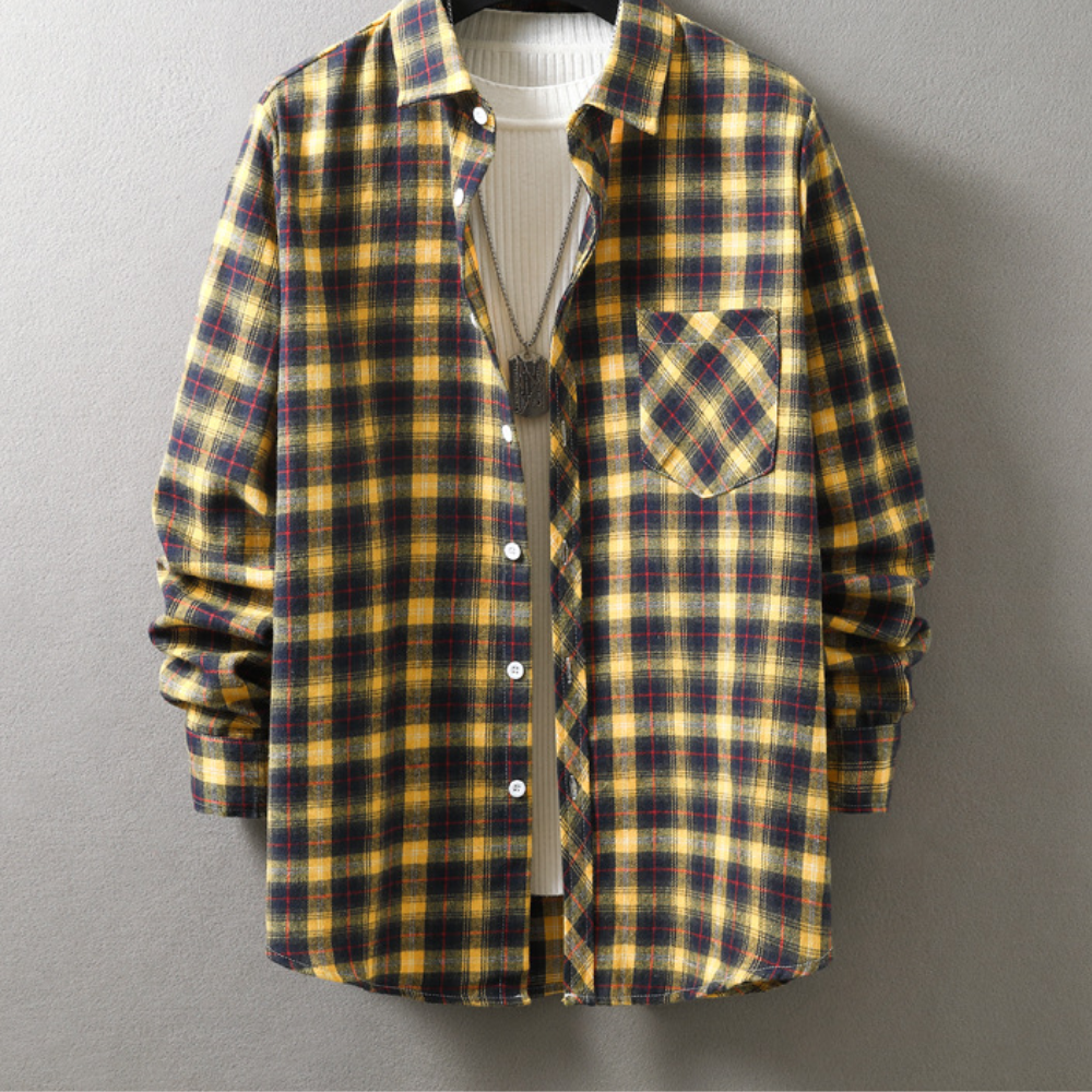 "Chemise à carreaux luxe homme, élégante et confortable, en coton mélangé, parfaite pour un style décontracté chic."