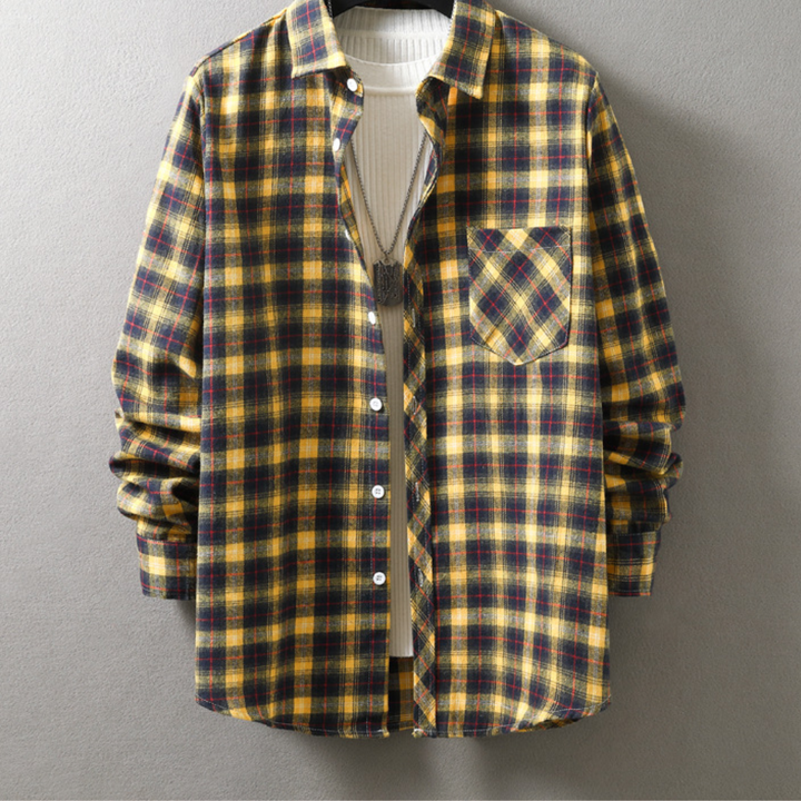 "Chemise à carreaux luxe homme, élégante et confortable, en coton mélangé, parfaite pour un style décontracté chic."