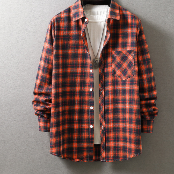 "Chemise à carreaux luxe homme, élégante et confortable, en coton mélangé, parfaite pour un style décontracté chic."