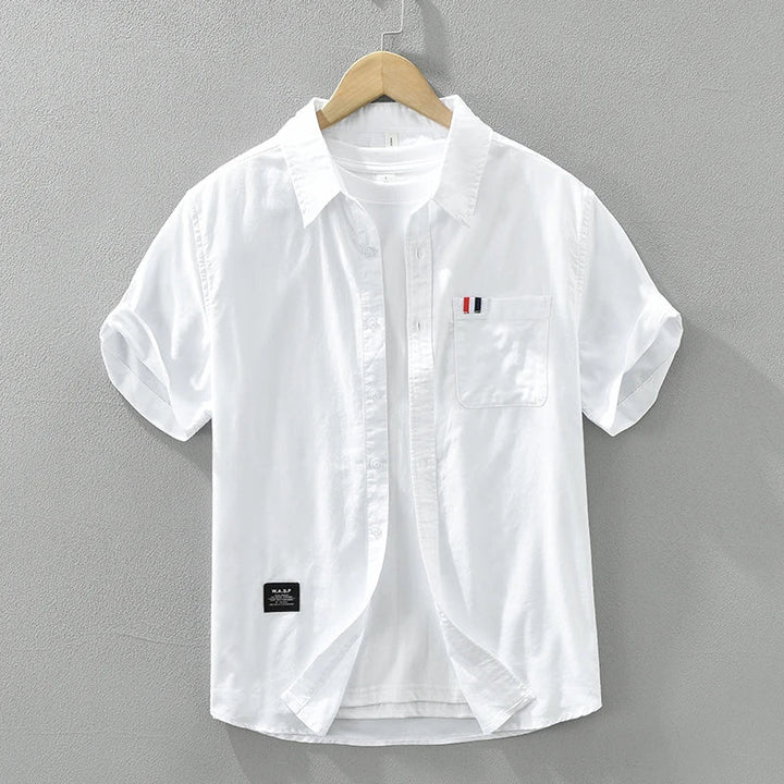 "Chemise à manches courtes hommes, coton doux, design élégant, couleur bleu marine, style décontracté et confortable."