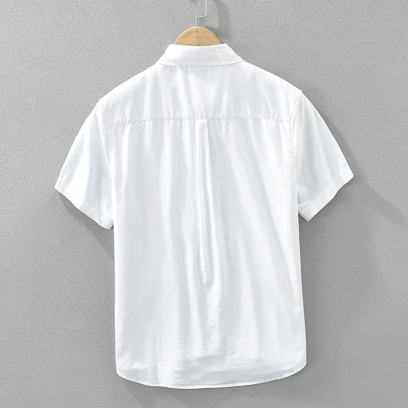 "Chemise à manches courtes hommes, coton doux, design élégant, couleur bleu marine, style décontracté et confortable."