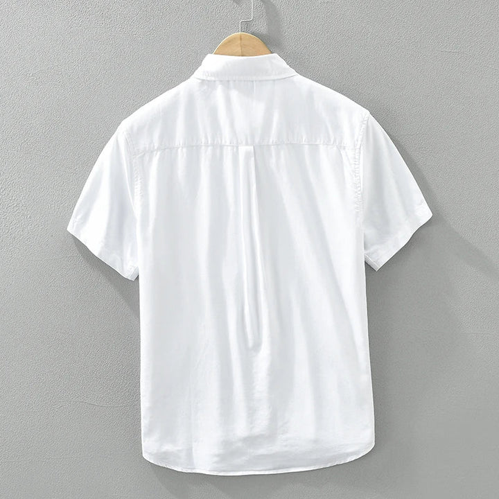 "Chemise à manches courtes hommes, coton doux, design élégant, couleur bleu marine, style décontracté et confortable."