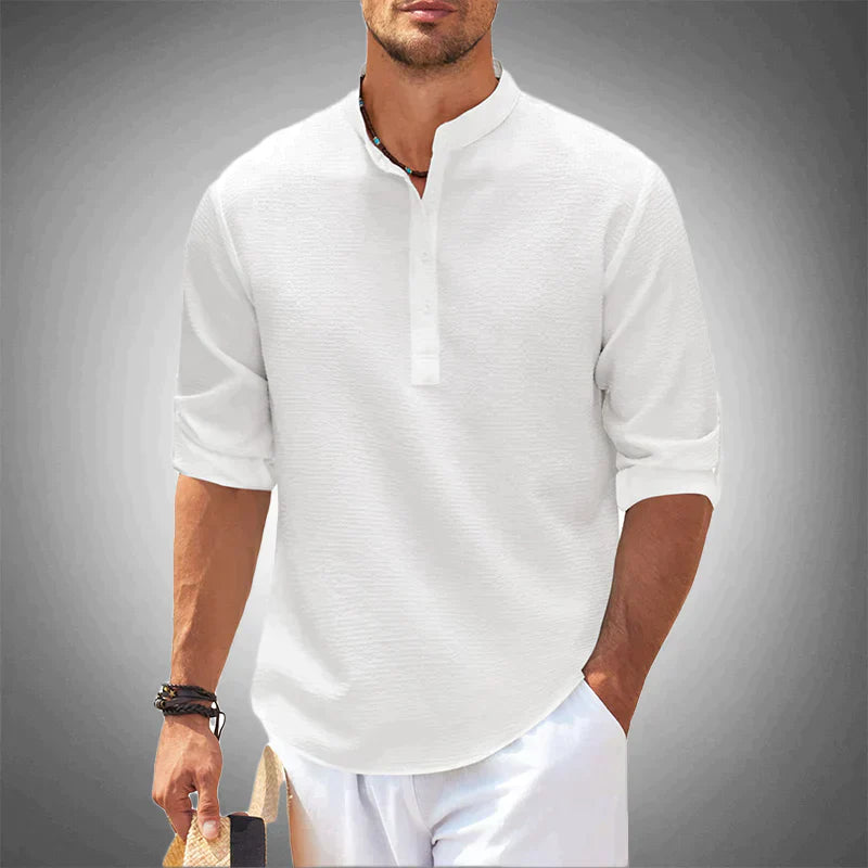 "Chemise à manches longues homme, coupe ajustée, élégante, en tissu respirant pour un confort quotidien optimal."
