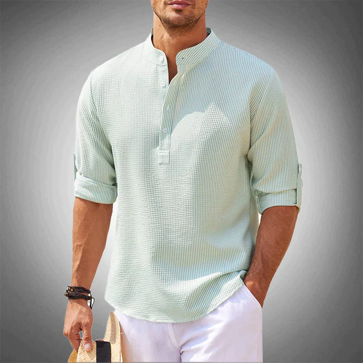 "Chemise à manches longues homme, coupe ajustée, élégante, en tissu respirant pour un confort quotidien optimal."
