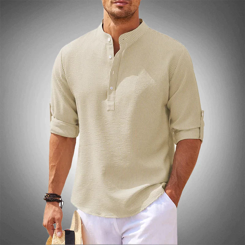 "Chemise à manches longues homme, coupe ajustée, élégante, en tissu respirant pour un confort quotidien optimal."