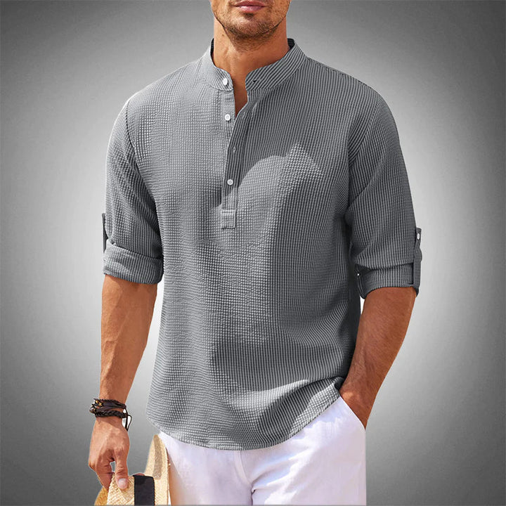 "Chemise à manches longues homme, coupe ajustée, élégante, en tissu respirant pour un confort quotidien optimal."