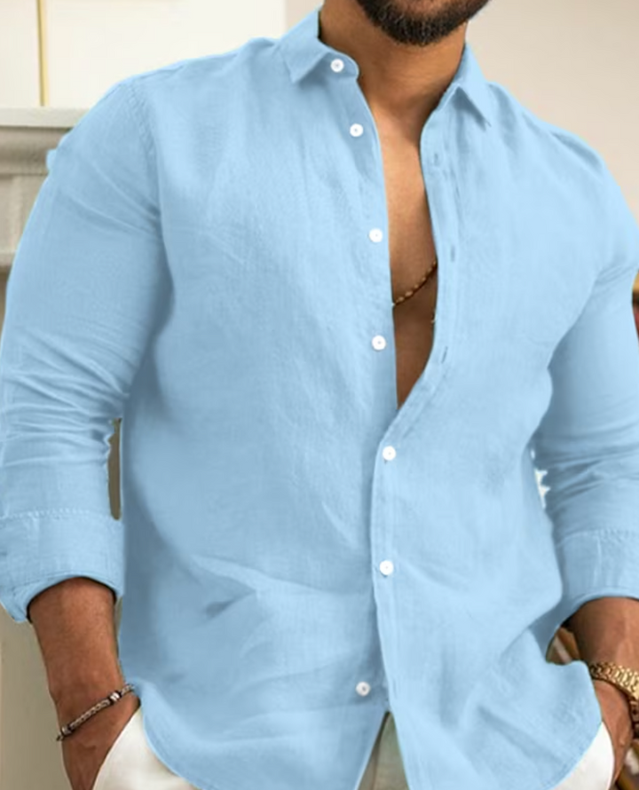 "Chemise élégante en lin homme, coupe ajustée, col classique, bleue, confortable pour look moderne."