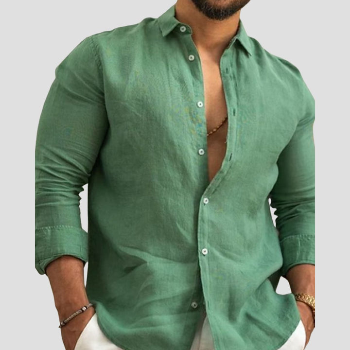 "Chemise en coton homme, léger et respirant, col classique structuré, manches longues retroussables, look décontracté."