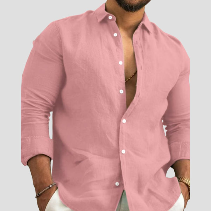 "Chemise en coton homme, léger et respirant, col classique structuré, manches longues retroussables, look décontracté."