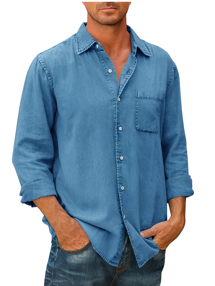 Chemise en denim homme élégante et polyvalente, manches longues, col pointu, poches avant, idéale pour tous styles.