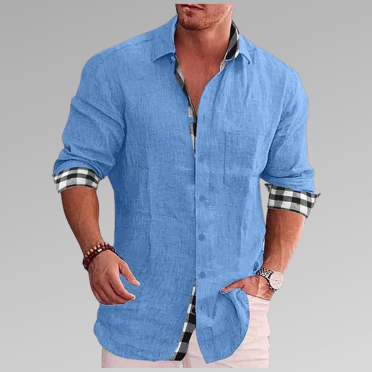 "Chemise en lin bleu clair pour homme, col et manchettes à carreaux, élégante et confortable pour l'été"