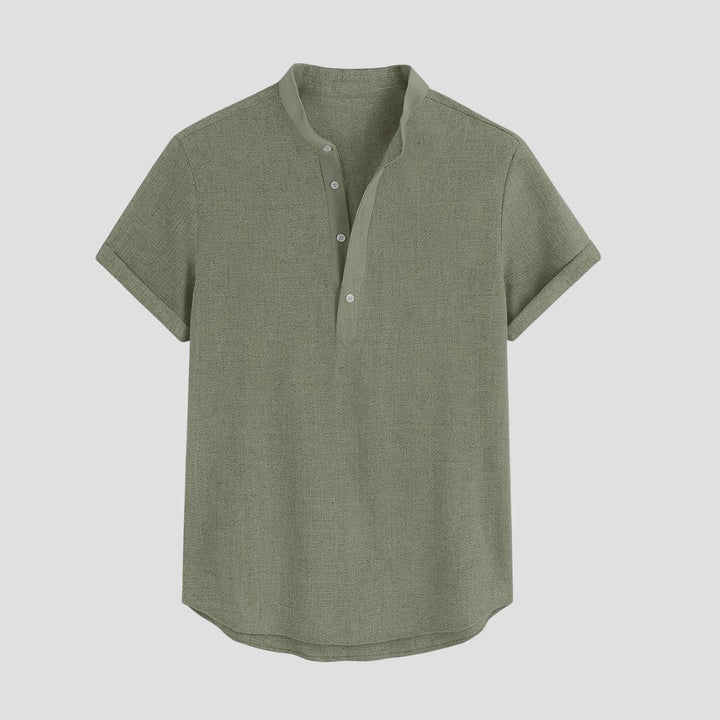 "Chemise en lin décontractée, coupe ample, col mao, manches retroussables, tissu respirant, style estival chic."