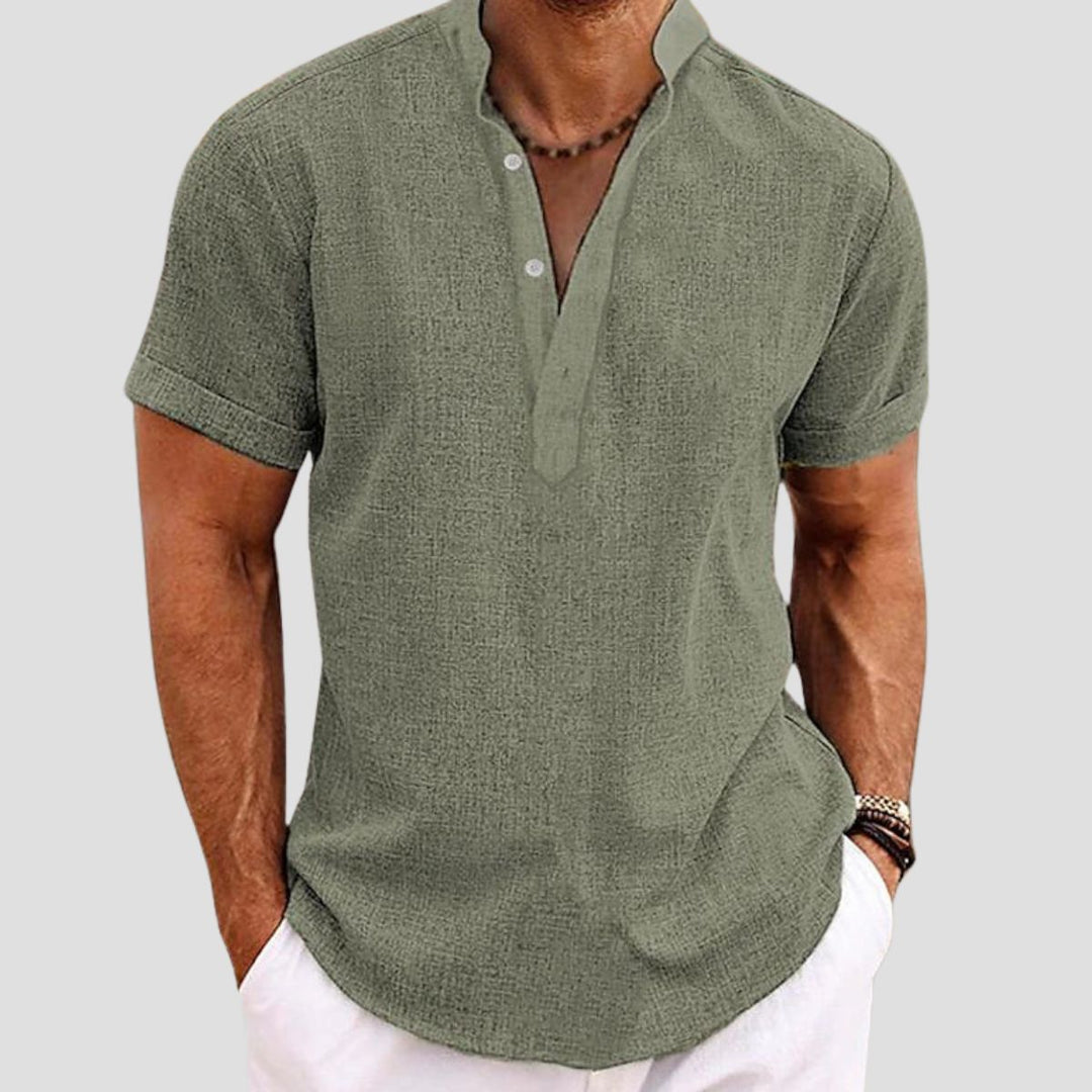 "Chemise en lin décontractée, coupe ample, col mao, manches retroussables, tissu respirant, style estival chic."