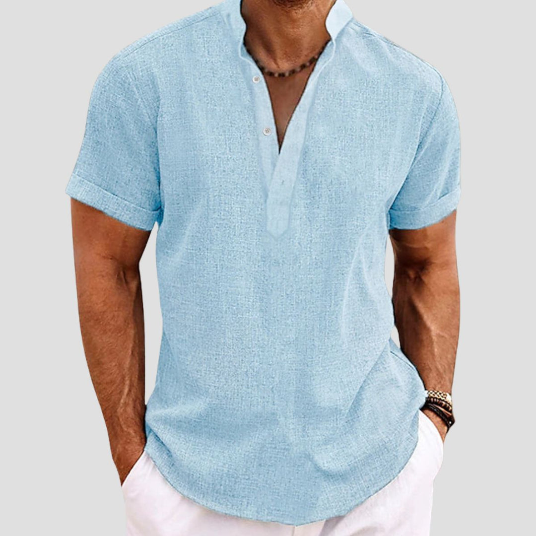 "Chemise en lin décontractée, coupe ample, col mao, manches retroussables, tissu respirant, style estival chic."