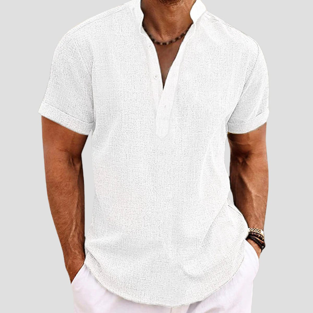 "Chemise en lin décontractée, coupe ample, col mao, manches retroussables, tissu respirant, style estival chic."