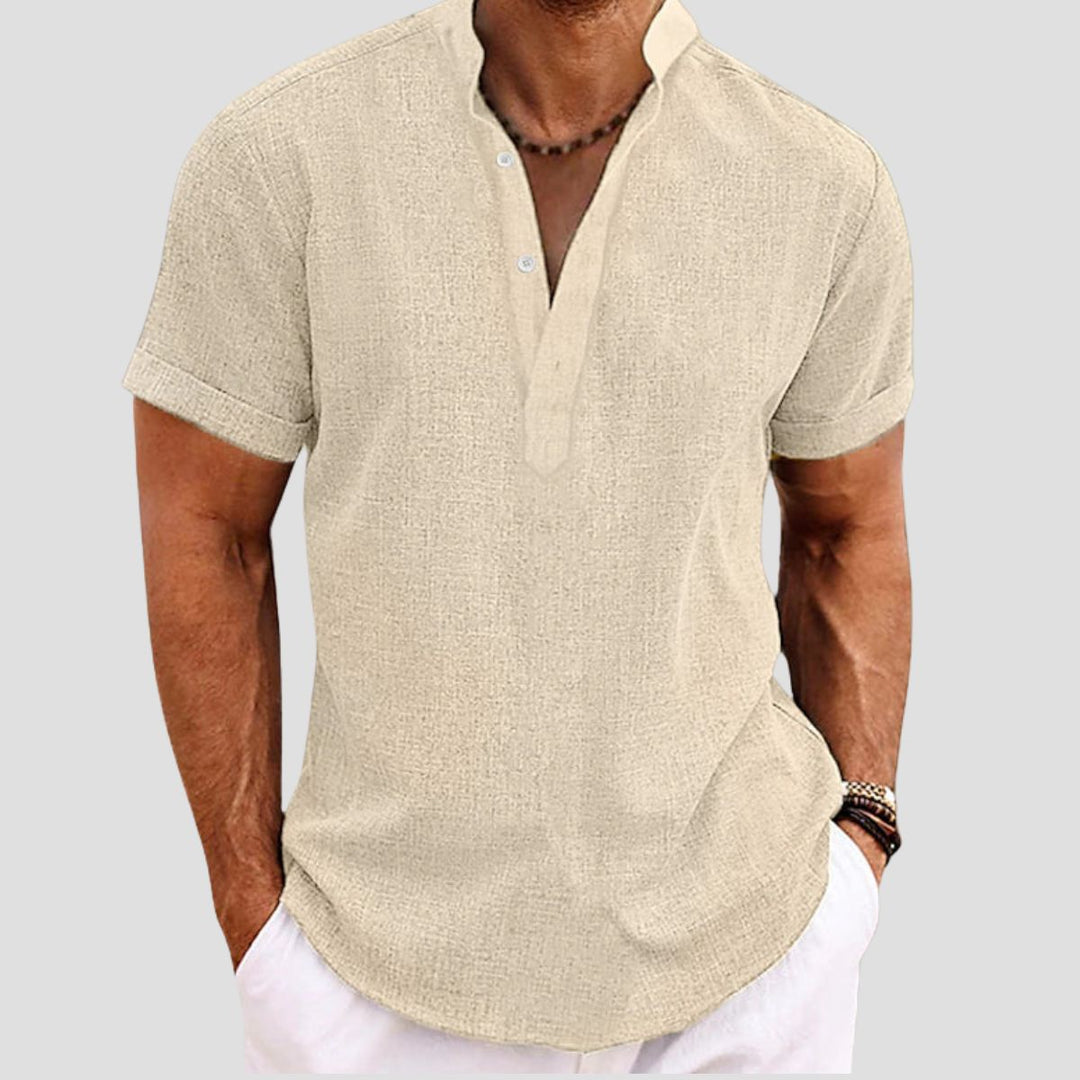 "Chemise en lin décontractée, coupe ample, col mao, manches retroussables, tissu respirant, style estival chic."