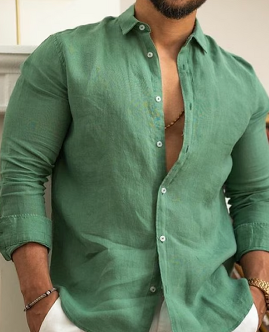 "Chemise en lin élégante pour hommes, coupe ajustée, tissu léger beige, parfaite pour un style décontracté et raffiné."