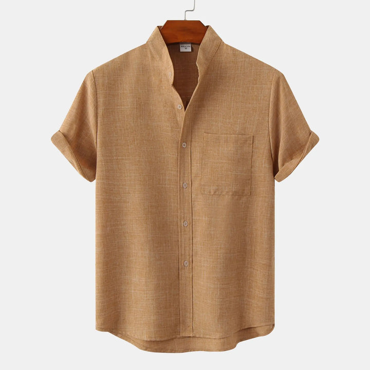"Chemise en lin homme élégante et respirante, texture légère, manche longue, parfaite pour l'été, style moderne."