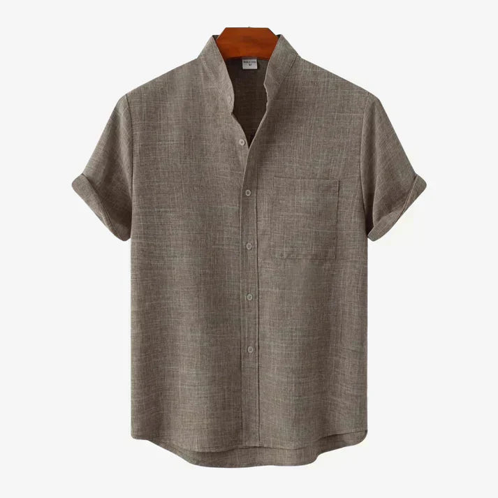 "Chemise en lin homme élégante et respirante, texture légère, manche longue, parfaite pour l'été, style moderne."