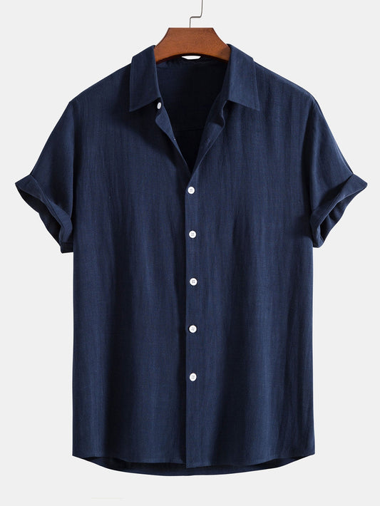 "Chemise en lin pour homme, légère et élégante, idéale pour l'été, en tissu respirant et coupe décontractée."