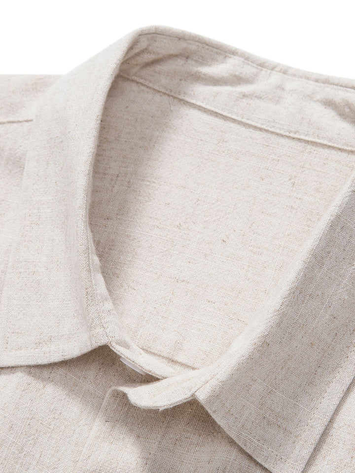 "Chemise en lin pour homme, légère et élégante, idéale pour l'été, en tissu respirant et coupe décontractée."