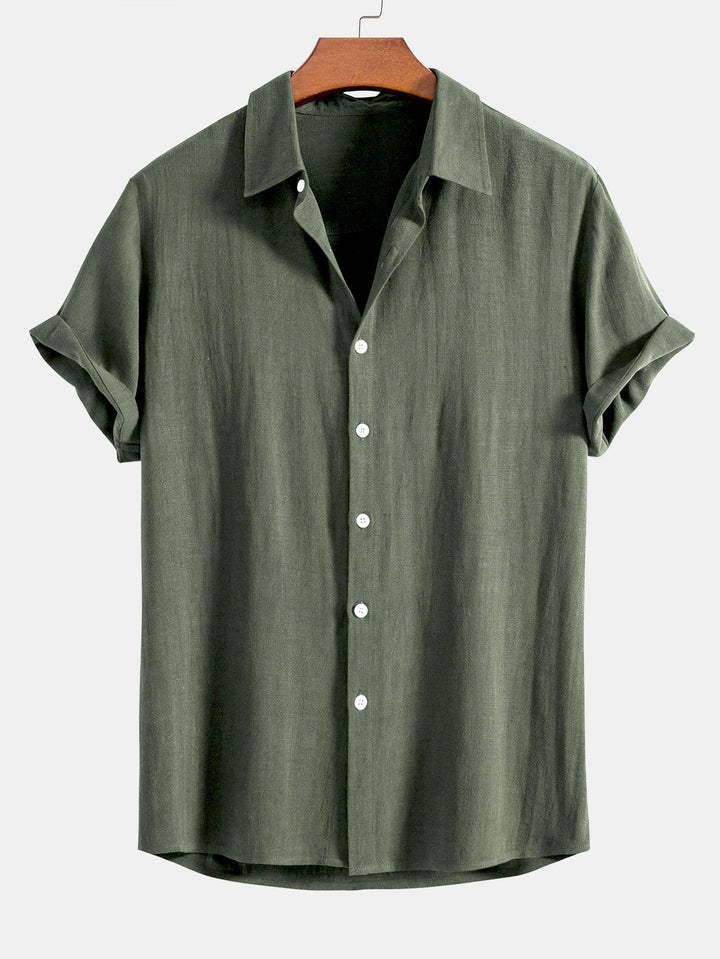 "Chemise en lin pour homme, légère et élégante, idéale pour l'été, en tissu respirant et coupe décontractée."