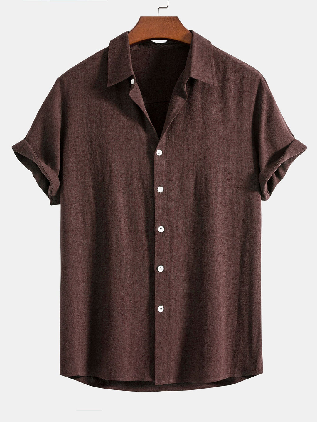 "Chemise en lin pour homme, légère et élégante, idéale pour l'été, en tissu respirant et coupe décontractée."