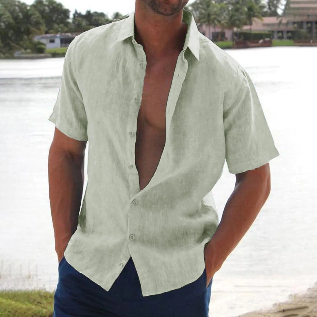 "Chemise en lin pour homme, manches courtes, élégante et confortable, disponible en plusieurs couleurs estivales."