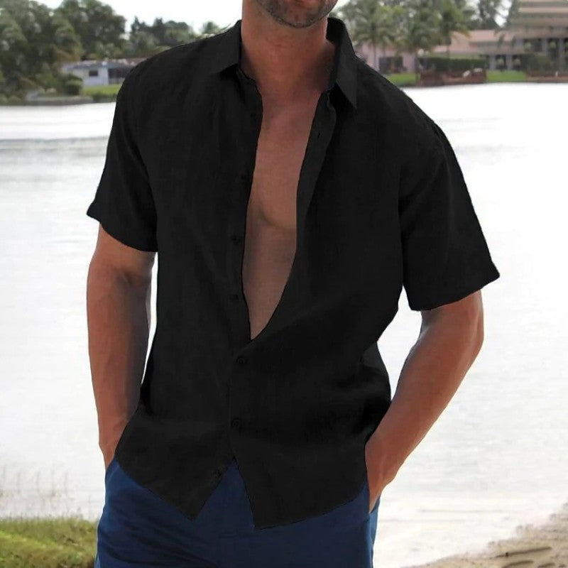 "Chemise en lin pour homme, manches courtes, élégante et confortable, disponible en plusieurs couleurs estivales."