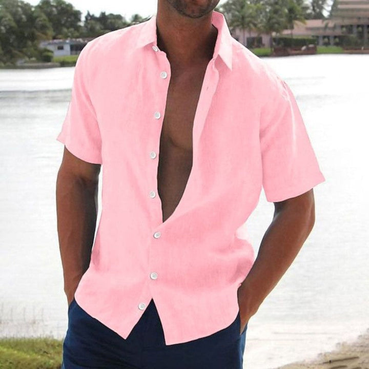 "Chemise en lin pour homme, manches courtes, élégante et confortable, disponible en plusieurs couleurs estivales."
