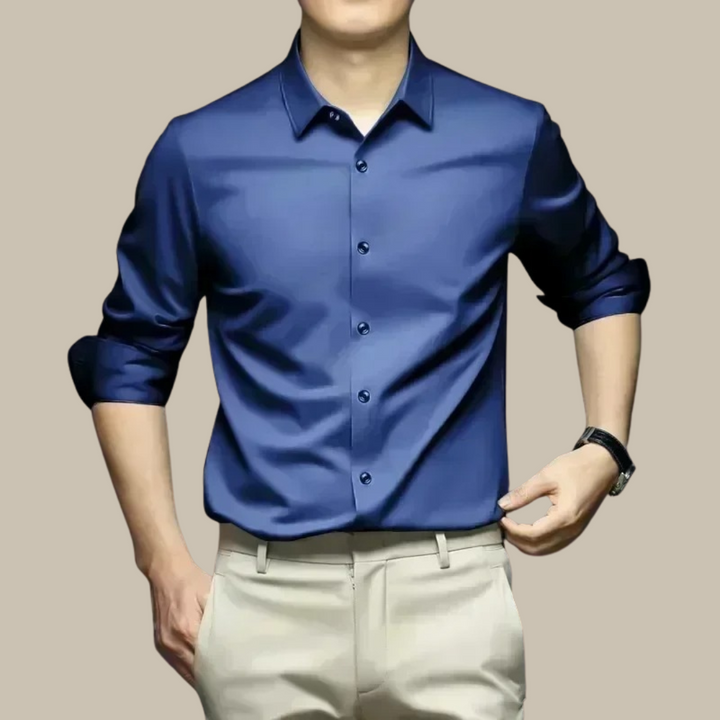 "Chemise en soie pour homme, élégante et confortable, disponible en plusieurs coloris, parfaite pour un look chic et raffiné.