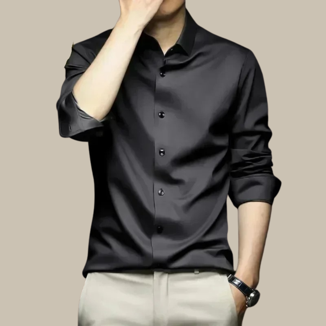 "Chemise en soie pour homme, élégante et confortable, disponible en plusieurs coloris, parfaite pour un look chic et raffiné.