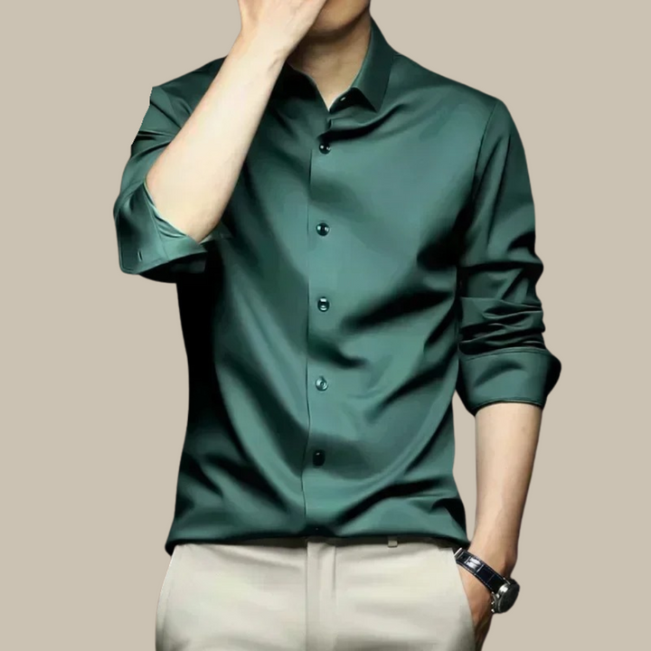 "Chemise en soie pour homme, élégante et confortable, disponible en plusieurs coloris, parfaite pour un look chic et raffiné.
