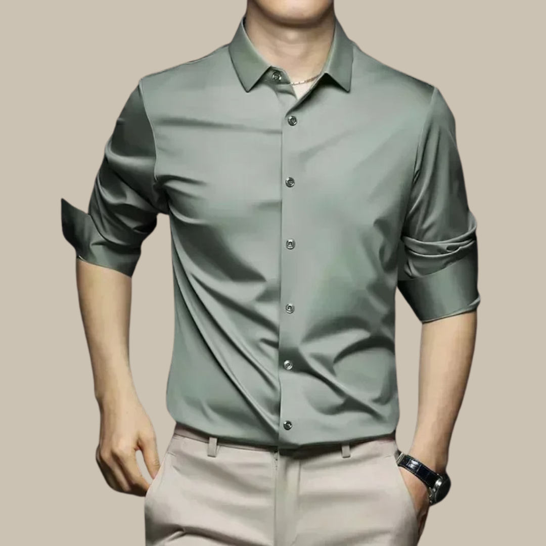 "Chemise en soie pour homme, élégante et confortable, disponible en plusieurs coloris, parfaite pour un look chic et raffiné.