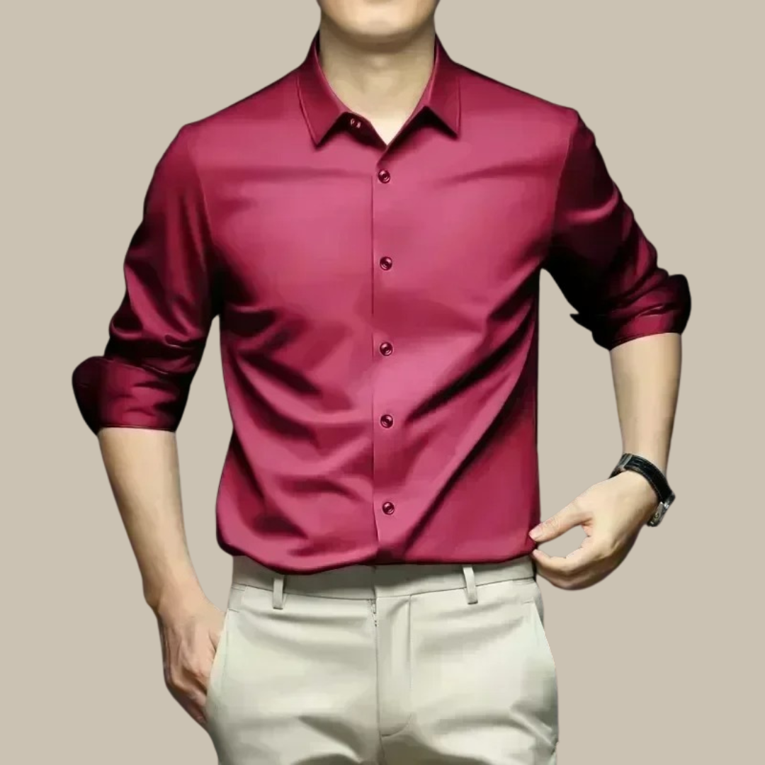 "Chemise en soie pour homme, élégante et confortable, disponible en plusieurs coloris, parfaite pour un look chic et raffiné.