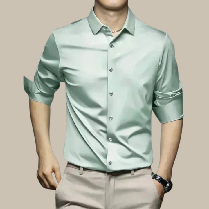"Chemise en soie pour homme, élégante et confortable, disponible en plusieurs coloris, parfaite pour un look chic et raffiné.