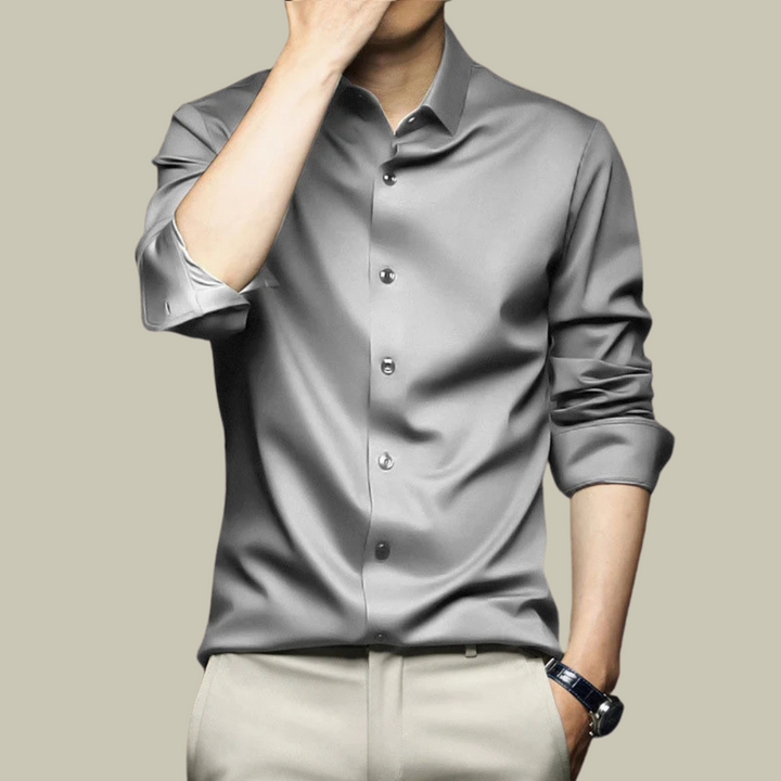 Chemise en soie pour homme, formelle, manches longues, coupe ajustée, élégante, pour un style raffiné et sophistiqué.
