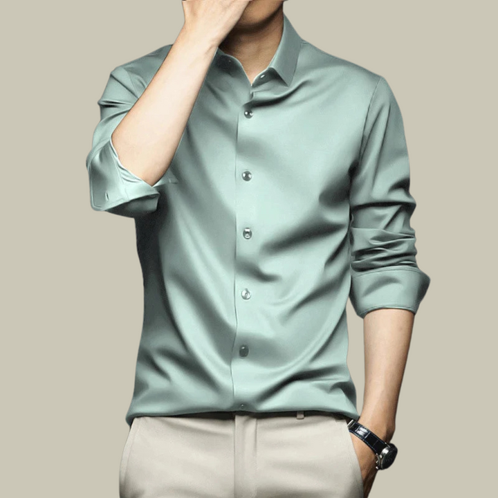 Chemise en soie pour homme, formelle, manches longues, coupe ajustée, élégante, pour un style raffiné et sophistiqué.