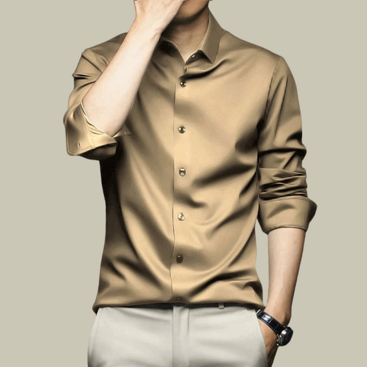 Chemise en soie pour homme, formelle, manches longues, coupe ajustée, élégante, pour un style raffiné et sophistiqué.