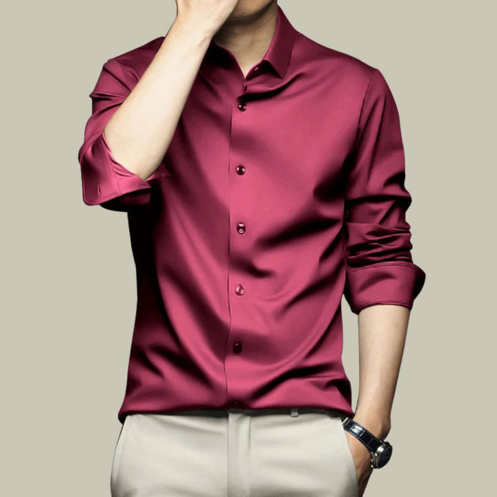 Chemise en soie pour homme, formelle, manches longues, coupe ajustée, élégante, pour un style raffiné et sophistiqué.