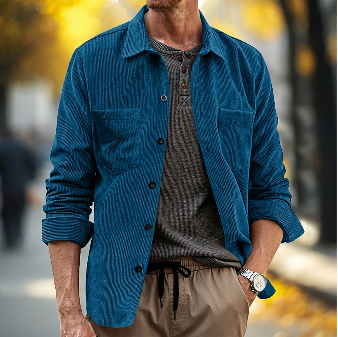 "Chemise en velours côtelé homme, marron, col classique, boutonnière, poche poitrine pour confort et style sophistiqué"