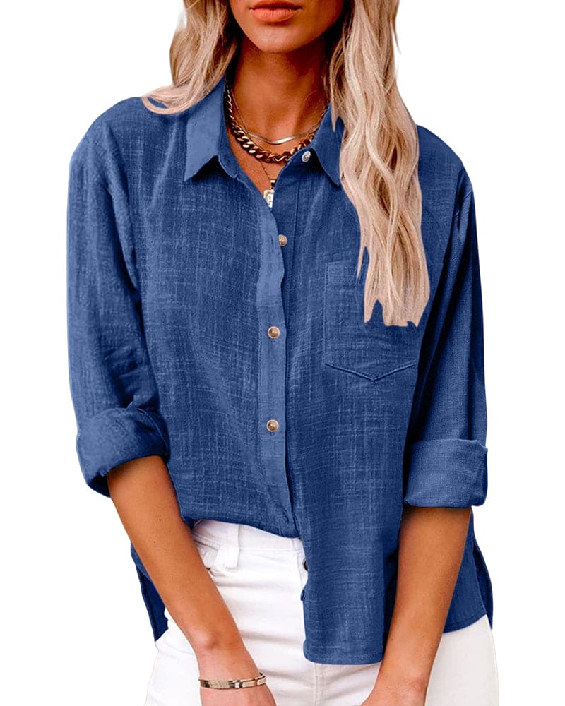 Chemise femme lin bleu, manches longues, col classique, boutons bruns, élégance décontractée et polyvalence.