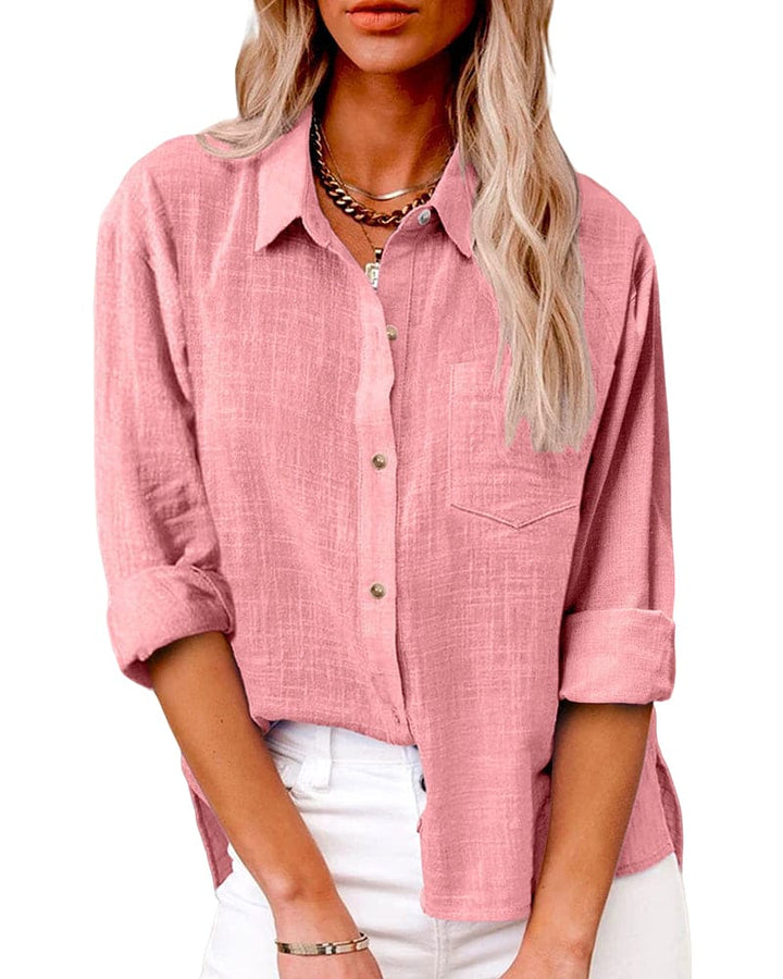 Chemise femme lin bleu, manches longues, col classique, boutons bruns, élégance décontractée et polyvalence.
