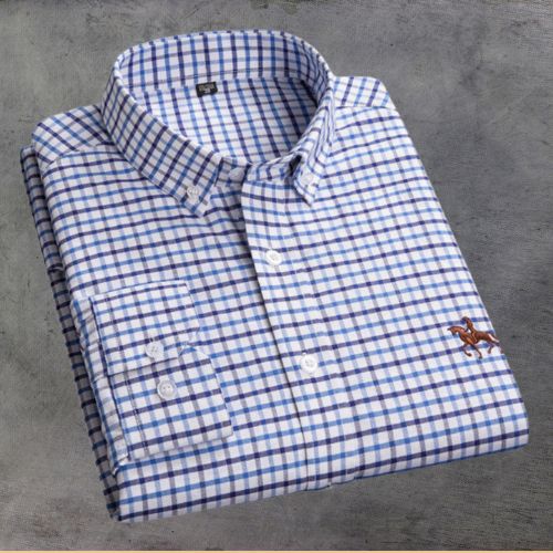 "Chemise femme rayée élégante en coton avec broderie discrète, motif classique et coupe normale, confort et style assurés."