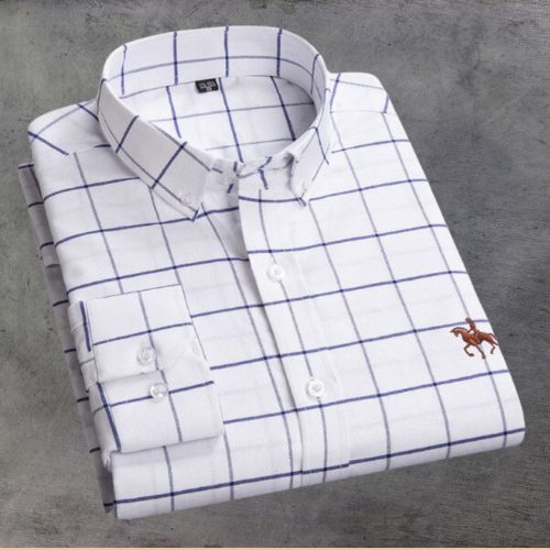 "Chemise femme rayée élégante en coton avec broderie discrète, motif classique et coupe normale, confort et style assurés."